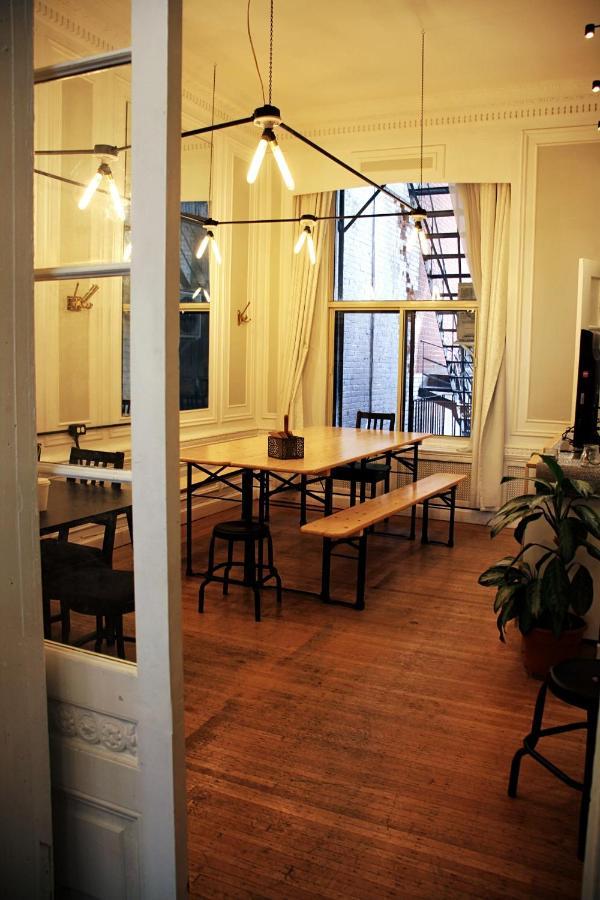 Ambrose House & Cafe - Self Check-In Guesthouse 몬트리올 외부 사진