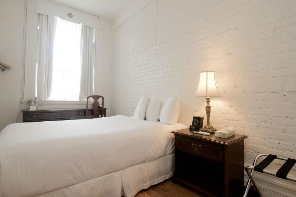 Ambrose House & Cafe - Self Check-In Guesthouse 몬트리올 외부 사진