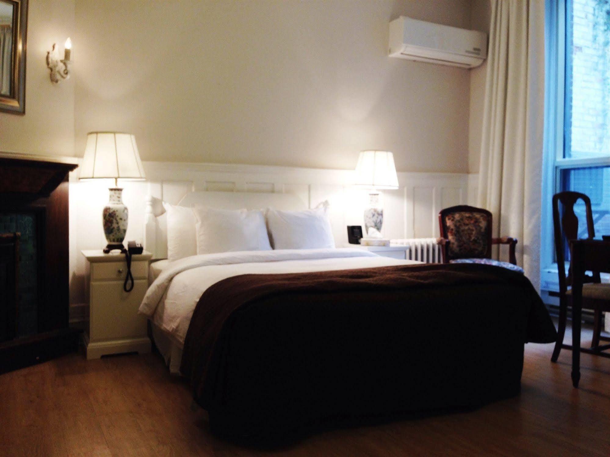 Ambrose House & Cafe - Self Check-In Guesthouse 몬트리올 외부 사진