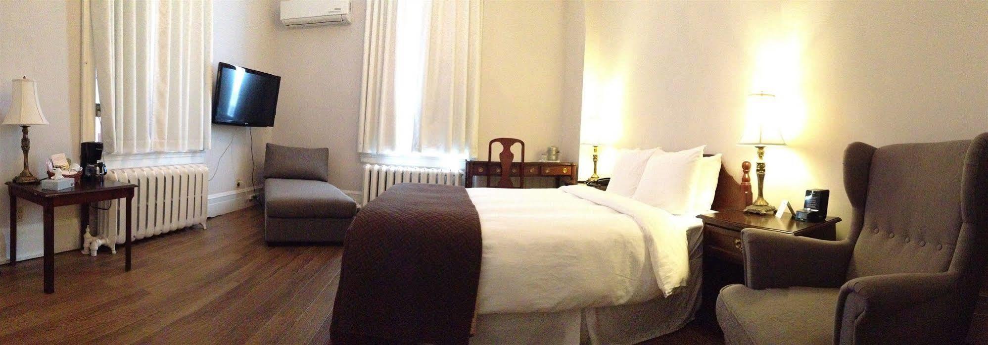 Ambrose House & Cafe - Self Check-In Guesthouse 몬트리올 외부 사진